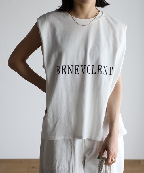 ap retro(アプレトロ)の「肩タックロゴプリントTEE(Tシャツ/カットソー・レディース・ブラック/オフホワイト/ブルー・FREE)」の2枚目の写真