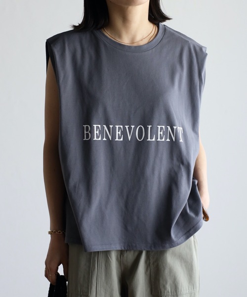 ap retro(アプレトロ)の「肩タックロゴプリントTEE(Tシャツ/カットソー・レディース・ブラック/オフホワイト/ブルー・FREE)」の1枚目の写真