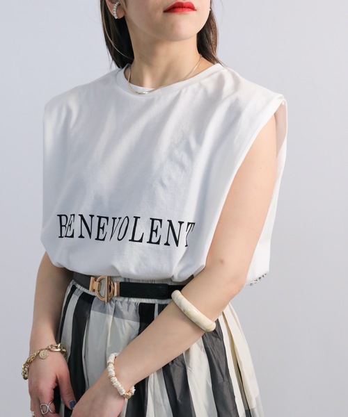 ap retro(アプレトロ)の「肩タックロゴプリントTEE(Tシャツ/カットソー・レディース・ブラック/オフホワイト/ブルー・FREE)」の4枚目の写真