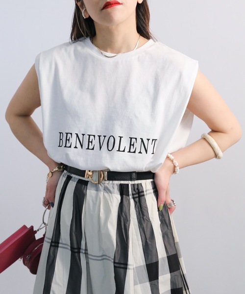 ap retro(アプレトロ)の「肩タックロゴプリントTEE(Tシャツ/カットソー・レディース・ブラック/オフホワイト/ブルー・FREE)」の5枚目の写真