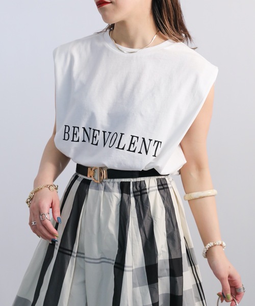 ap retro(アプレトロ)の「肩タックロゴプリントTEE(Tシャツ/カットソー・レディース・ブラック/オフホワイト/ブルー・FREE)」の6枚目の写真