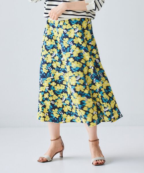 le.coeur blanc（ルクールブラン）の「カラフルフラワーフレアスカート（スカート・レディース・ブルー系その他4/ホワイト系その他2・38）」の6枚目の写真