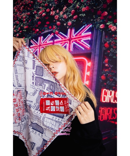 RNA（アールエヌエー）の「E4869  PINK MOTELバンダナ（バンダナ/スカーフ・レディース・ネイビー/ボルドー・FREE）」の13枚目の写真