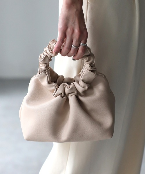 Riberry（リベリー）の「ギャザーリングハンドルミニバッグ（ショルダーバッグ・レディース・ホワイト/ブラック/グリーン/ベージュ・FREE）」の10枚目の写真