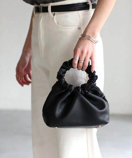 Riberry（リベリー）の「ギャザーリングハンドルミニバッグ（ショルダーバッグ・レディース・ホワイト/ブラック/グリーン/ベージュ・FREE）」の6枚目の写真