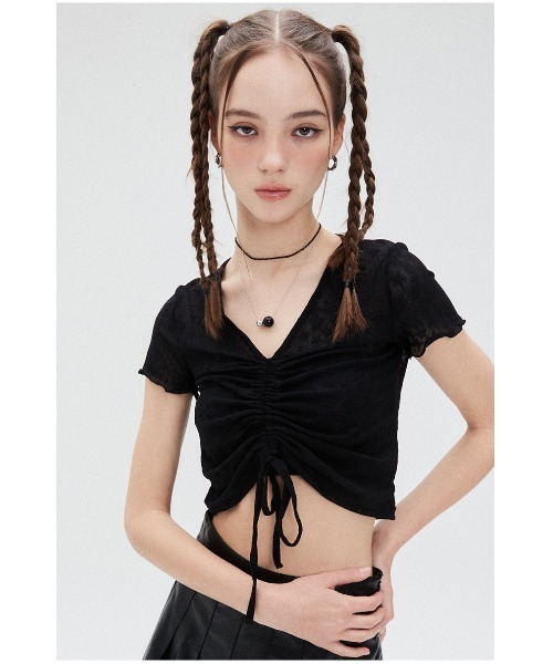 LUVISTRUE(ラヴイズトゥルー)の「A'GEM/9 × .kom『LUV IS TRUE/ラブ イズ トゥルー』SU SHIRRING TEE/シャーリングトップ クロップド丈 半袖 カットソー(Tシャツ/カットソー・レディース・ブラック/ピンク・FREE)」の4枚目の写真