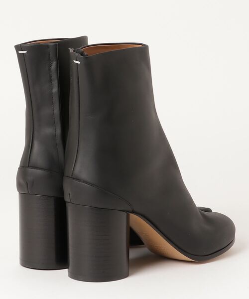 Maison Margiela（メゾンマルジェラ）の「Maison Margiela Tabi Bootie Calf Leather（ブーツ・レディース・ブラック・36/38/39/35/37/35.5/36.5/37.5/38.5）」の2枚目の写真