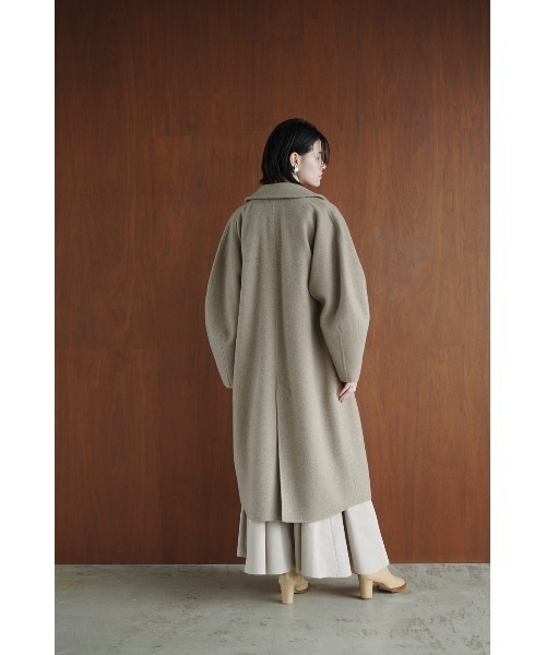 CLANE（クラネ）の「ARCH SLEEVE REVER COAT（ステンカラーコート・レディース・ベージュ/ネイビー/ブラウン・1/2）」の5枚目の写真
