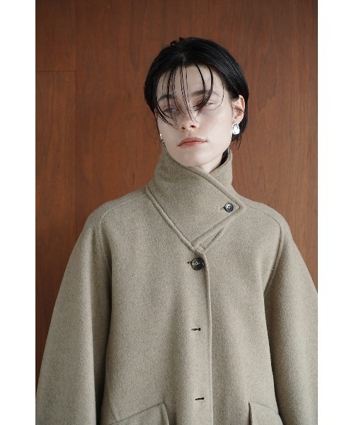 CLANE（クラネ）の「ARCH SLEEVE REVER COAT（ステンカラーコート・レディース・ベージュ/ネイビー/ブラウン・1/2）」の7枚目の写真
