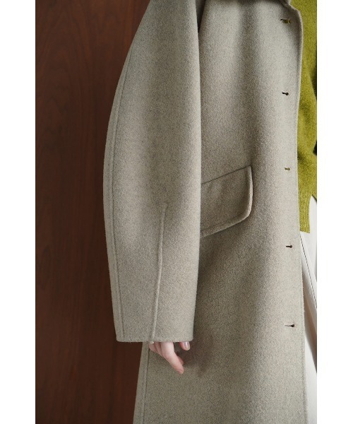 CLANE（クラネ）の「ARCH SLEEVE REVER COAT（ステンカラーコート・レディース・ベージュ/ネイビー/ブラウン・1/2）」の9枚目の写真