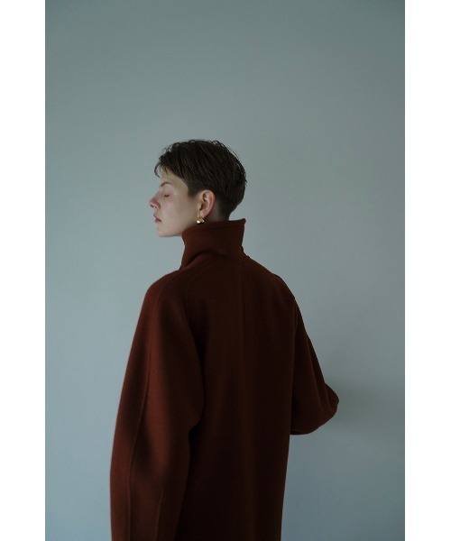 CLANE（クラネ）の「ARCH SLEEVE REVER COAT（ステンカラーコート・レディース・ベージュ/ネイビー/ブラウン・1/2）」の20枚目の写真