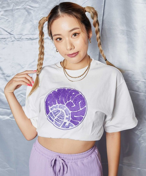 ANNA SUI(アナスイ)の「ANNA SUI Archive ビック刺繍 ロゴTシャツ / アナスイアーカイブ ビックシシュウ ロゴティシャツ 【SP】(Tシャツ/カットソー・レディース・パープル/ホワイト/カーキ・L/XL/M)」の2枚目の写真