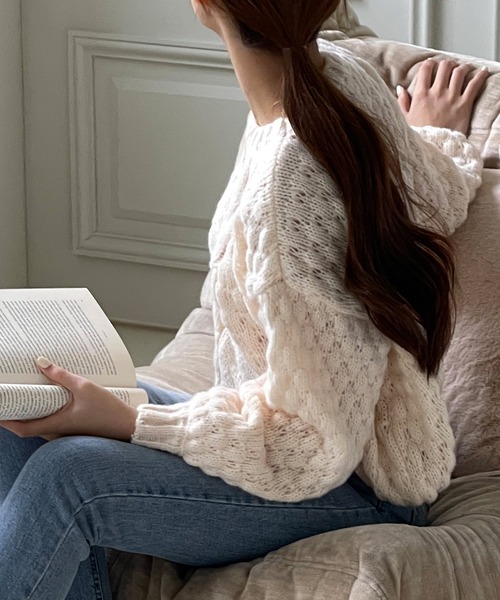 VitaFelice（ヴィータフェリーチェ）の「ショート丈ボリュームニット（ニット/セーター・レディース・アイボリー/ブラック/ブルー・FREE）」の12枚目の写真