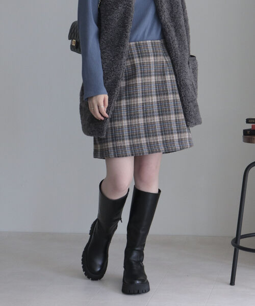 fredy emue(フレディエミュ)の「チェック柄ミニスカート(スカート・レディース・ベージュ系その他/ブルー系その他・38/36)」の1枚目の写真