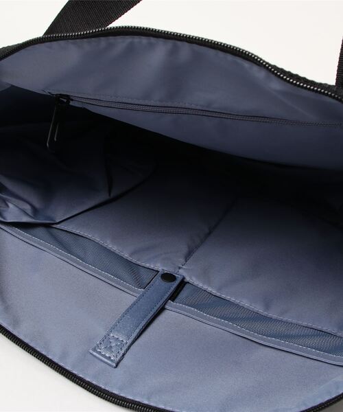 NIKE(ナイキ)の「《NIKEアパレル》ウィメンズ ワン トート(トートバッグ・レディース・ブラック・フリー)」の4枚目の写真