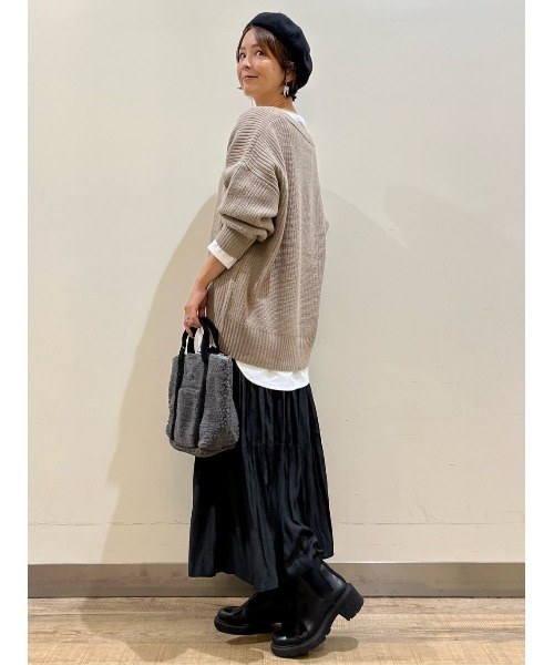 HONEYSUCKLE ROSE（ハニーサックルローズ）の「【HONEYSUCKLE ROSE】畦編みＶネックニット（ニット/セーター・レディース・ブラック/ブルー/ベージュ・L/M）」の21枚目の写真