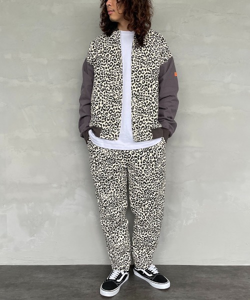 JEANS FACTORY （ジーンズファクトリー）の「【men's FUDGE 4月号掲載】[UNIVERSAL OVERALL/ユニバーサルオーバーオール] 別注 ビッグシルエットスタジャン（スタジャン・レディース・ブラック/インディゴブルー/レオパード・M/L）」の8枚目の写真