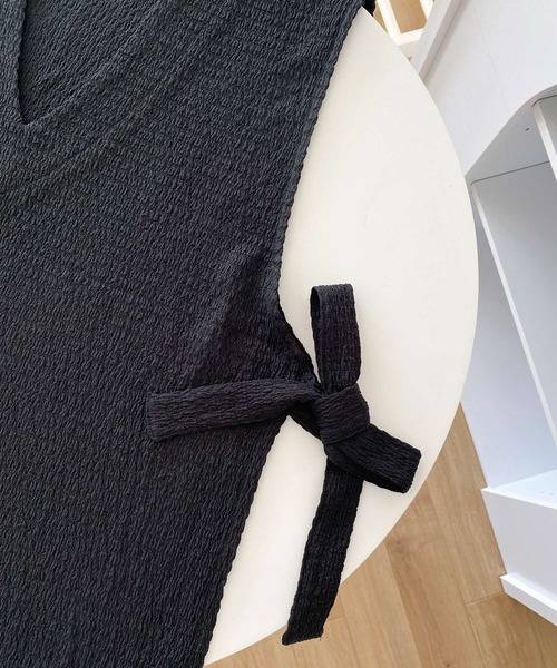 Java(ジャバ)の「《JaVaジャバ コラボ》1枚であか抜け。サイドリボン深Vネックベスト(ベスト・レディース・ブラック/グレイッシュベージュ/アイボリー・LARGE/MEDIUM/SMALL/X-LARGE)」の11枚目の写真