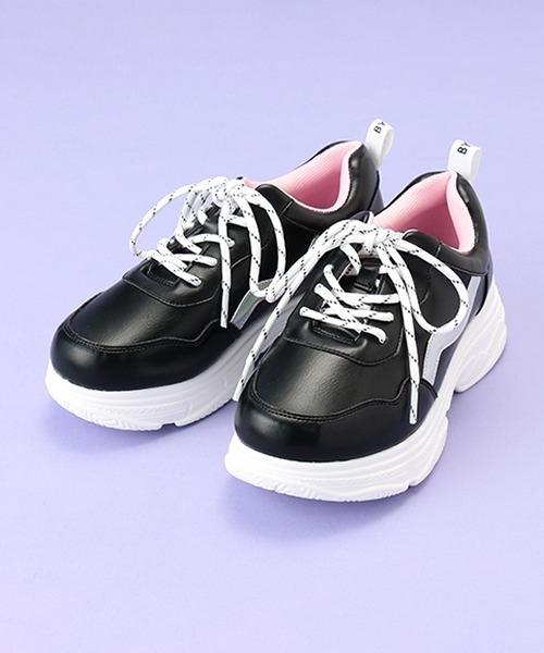 by LOVEiT(バイラビット)の「厚底フォログラムスニーカー(スニーカー・キッズ・オフホワイト/ブラック・24cm/21cm/22cm/23cm)」の1枚目の写真