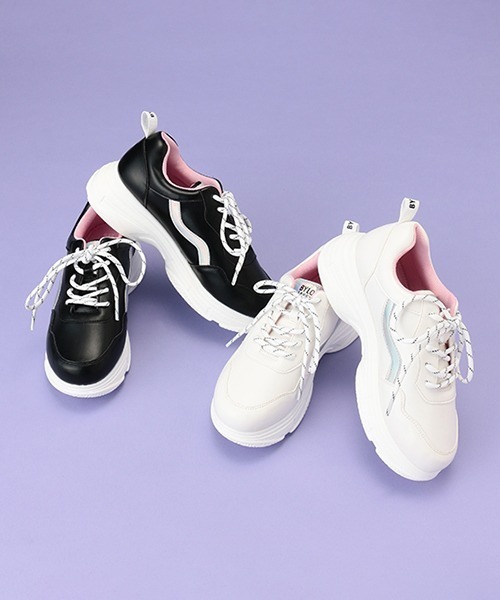 by LOVEiT(バイラビット)の「厚底フォログラムスニーカー(スニーカー・キッズ・オフホワイト/ブラック・24cm/21cm/22cm/23cm)」の6枚目の写真