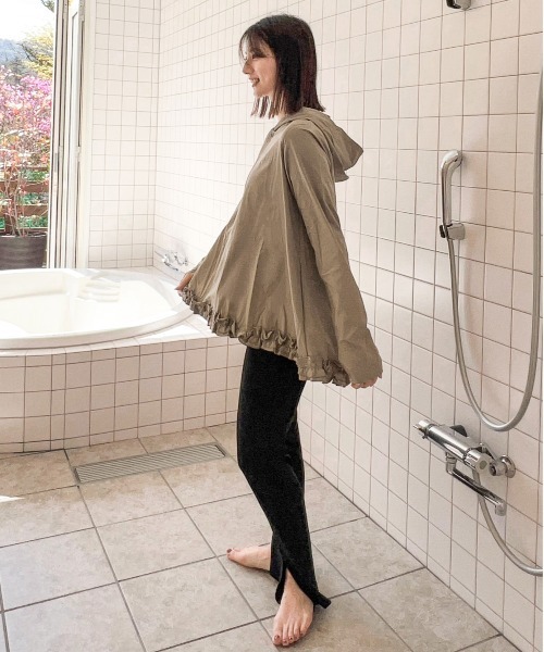 【ほぼ新品】amely エメリー　ラッシュガード AMELY（エミリー）の「オールインワンラッシュガード（ラッシュ
