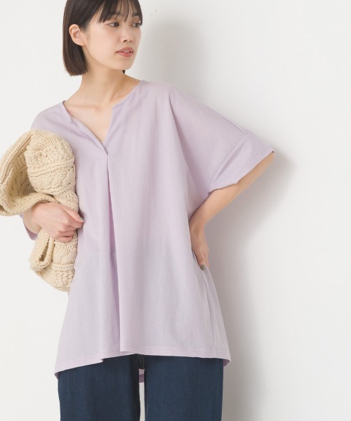 OMNES（オムネス）の「接触冷感キーネック半袖プルオーバー（Tシャツ/カットソー・レディース・ブルー/ブラック/モカ/イエロー/チャコールグレー/ホワイト/ホワイト系その他/キャメル/ラベンダー/チャコールグレー×ブラック/ブラウン/グレー/ネイビー/ブルー系その他/グリーン・FREE）」の13枚目の写真