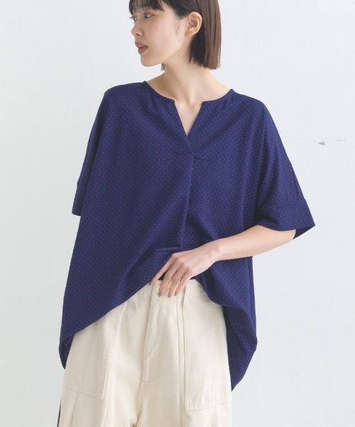 OMNES（オムネス）の「接触冷感キーネック半袖プルオーバー（Tシャツ/カットソー・レディース・ブルー/ブラック/モカ/イエロー/チャコールグレー/ホワイト/ホワイト系その他/キャメル/ラベンダー/チャコールグレー×ブラック/ブラウン/グレー/ネイビー/ブルー系その他/グリーン・FREE）」の11枚目の写真