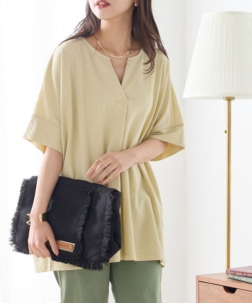 OMNES（オムネス）の「接触冷感キーネック半袖プルオーバー（Tシャツ/カットソー・レディース・ブルー/ブラック/モカ/イエロー/チャコールグレー/ホワイト/ホワイト系その他/キャメル/ラベンダー/チャコールグレー×ブラック/ブラウン/グレー/ネイビー/ブルー系その他/グリーン・FREE）」の14枚目の写真