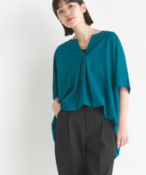 OMNES（オムネス）の「接触冷感キーネック半袖プルオーバー（Tシャツ/カットソー・レディース・ブルー/ブラック/モカ/イエロー/チャコールグレー/ホワイト/ホワイト系その他/キャメル/ラベンダー/チャコールグレー×ブラック/ブラウン/グレー/ネイビー/ブルー系その他/グリーン・FREE）」の10枚目の写真