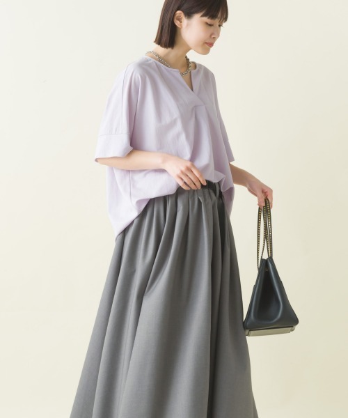 OMNES（オムネス）の「接触冷感キーネック半袖プルオーバー（Tシャツ/カットソー・レディース・ブルー/ブラック/モカ/イエロー/チャコールグレー/ホワイト/ホワイト系その他/キャメル/ラベンダー/チャコールグレー×ブラック/ブラウン/グレー/ネイビー/ブルー系その他/グリーン・FREE）」の17枚目の写真