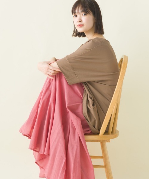 OMNES（オムネス）の「接触冷感キーネック半袖プルオーバー（Tシャツ/カットソー・レディース・ブルー/ブラック/モカ/イエロー/チャコールグレー/ホワイト/ホワイト系その他/キャメル/ラベンダー/チャコールグレー×ブラック/ブラウン/グレー/ネイビー/ブルー系その他/グリーン・FREE）」の18枚目の写真