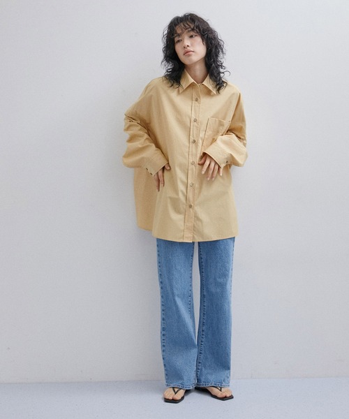 ADAM ET ROPE'（アダムエロペ）の「バックコクーンオーバーシャツ（シャツ/ブラウス・レディース・ベージュ系その他/サックスブルー/ホワイト・FREE）」の6枚目の写真