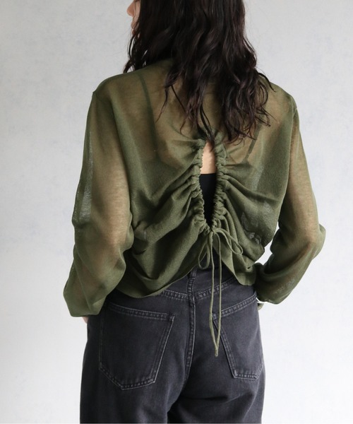 cheriella(シェリエラ)の「【cheriella】WEB限定バックストリングシアーニットトップス(ニット/セーター・レディース・ブルー/アイボリー/ブラック/カーキ/ワインレッド/チャコールグレー・M)」の4枚目の写真