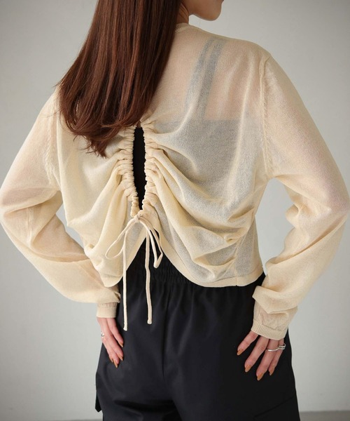 cheriella(シェリエラ)の「【cheriella】WEB限定バックストリングシアーニットトップス(ニット/セーター・レディース・ブルー/アイボリー/ブラック/カーキ/ワインレッド/チャコールグレー・M)」の2枚目の写真