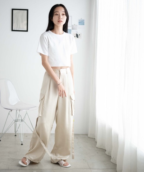 WEGO（ウィゴー）の「WEGO/サテンカーゴパンツ（カーゴパンツ・レディース・アイボリー・FREE）」の2枚目の写真