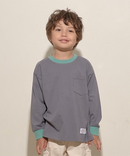 b・ROOM(ビールーム)の「【型崩れしないやわらかコットン】バイカラーポケットTシャツ(Tシャツ/カットソー・キッズ・アイボリー/グレイッシュベージュ/レッド/マスタード/チャコール・100cm/110cm/120cm/130cm/140cm/150cm)」の2枚目の写真