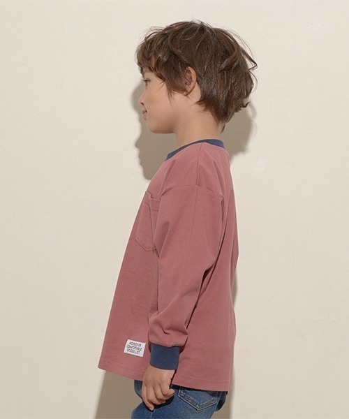 b・ROOM(ビールーム)の「【型崩れしないやわらかコットン】バイカラーポケットTシャツ(Tシャツ/カットソー・キッズ・アイボリー/グレイッシュベージュ/レッド/マスタード/チャコール・100cm/110cm/120cm/130cm/140cm/150cm)」の11枚目の写真