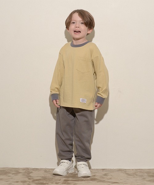 b・ROOM(ビールーム)の「【型崩れしないやわらかコットン】バイカラーポケットTシャツ(Tシャツ/カットソー・キッズ・アイボリー/グレイッシュベージュ/レッド/マスタード/チャコール・100cm/110cm/120cm/130cm/140cm/150cm)」の14枚目の写真