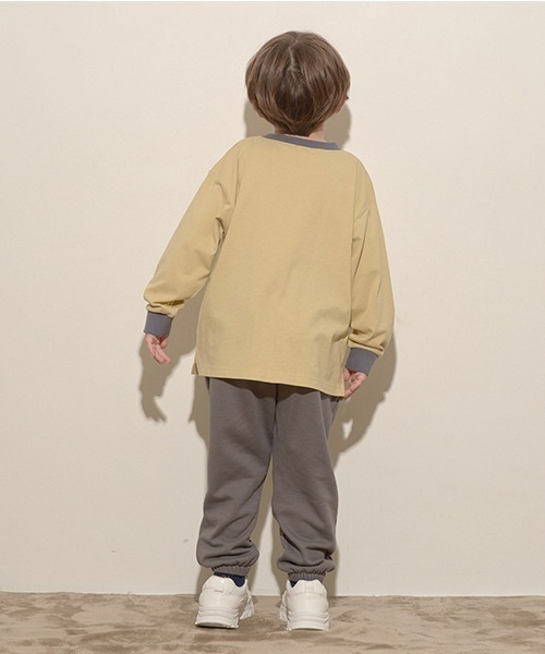 b・ROOM(ビールーム)の「【型崩れしないやわらかコットン】バイカラーポケットTシャツ(Tシャツ/カットソー・キッズ・アイボリー/グレイッシュベージュ/レッド/マスタード/チャコール・100cm/110cm/120cm/130cm/140cm/150cm)」の15枚目の写真