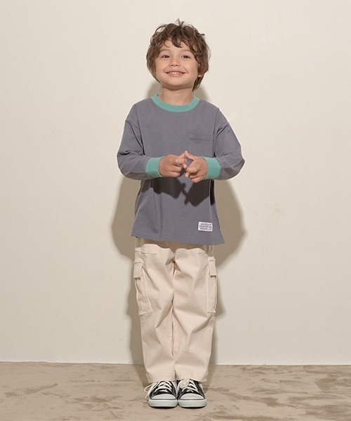 b・ROOM(ビールーム)の「【型崩れしないやわらかコットン】バイカラーポケットTシャツ(Tシャツ/カットソー・キッズ・アイボリー/グレイッシュベージュ/レッド/マスタード/チャコール・100cm/110cm/120cm/130cm/140cm/150cm)」の16枚目の写真