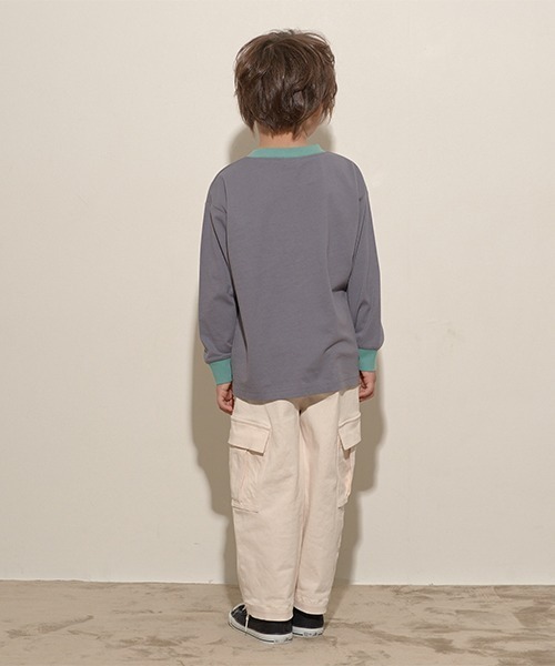 b・ROOM(ビールーム)の「【型崩れしないやわらかコットン】バイカラーポケットTシャツ(Tシャツ/カットソー・キッズ・アイボリー/グレイッシュベージュ/レッド/マスタード/チャコール・100cm/110cm/120cm/130cm/140cm/150cm)」の18枚目の写真