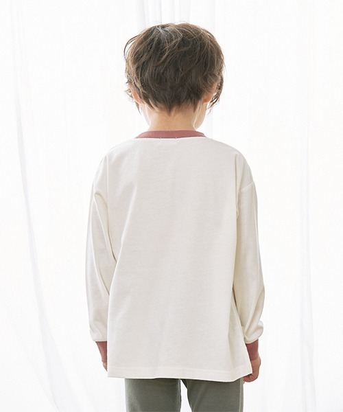 b・ROOM(ビールーム)の「【型崩れしないやわらかコットン】バイカラーポケットTシャツ(Tシャツ/カットソー・キッズ・アイボリー/グレイッシュベージュ/レッド/マスタード/チャコール・100cm/110cm/120cm/130cm/140cm/150cm)」の7枚目の写真