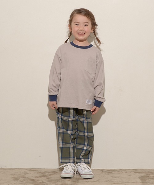 b・ROOM(ビールーム)の「【型崩れしないやわらかコットン】バイカラーポケットTシャツ(Tシャツ/カットソー・キッズ・アイボリー/グレイッシュベージュ/レッド/マスタード/チャコール・100cm/110cm/120cm/130cm/140cm/150cm)」の8枚目の写真