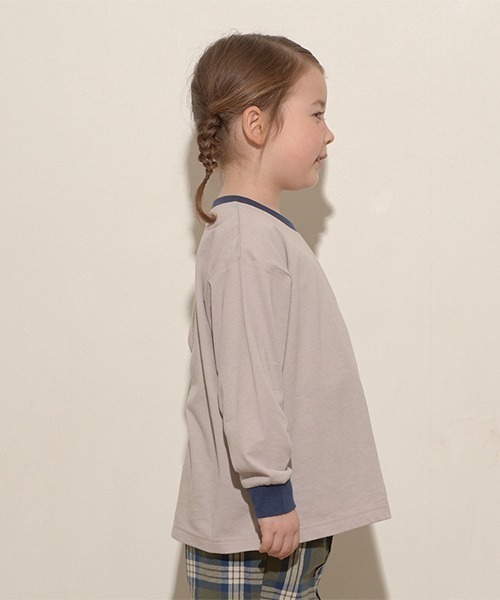 b・ROOM(ビールーム)の「【型崩れしないやわらかコットン】バイカラーポケットTシャツ(Tシャツ/カットソー・キッズ・アイボリー/グレイッシュベージュ/レッド/マスタード/チャコール・100cm/110cm/120cm/130cm/140cm/150cm)」の9枚目の写真