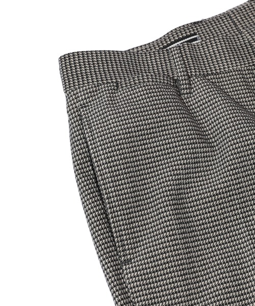 MEN'S BIGI（メンズビギ）の「トリコットコーデュロイ千鳥格子プリントスラックスパンツ＜セットアップ対応＞（スラックス・メンズ・ブラウン/グレー・02/03/01/04）」の7枚目の写真