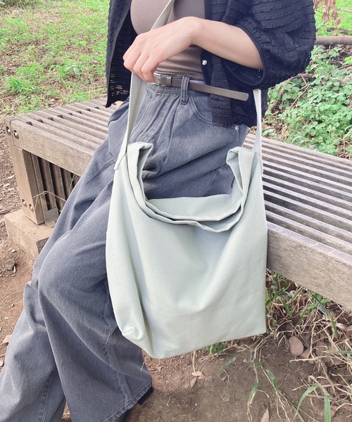 AS KNOW AS plus（アズノゥアズプラス）の「○キャンバスショルダーバッグ（ショルダーバッグ・レディース・アイボリー/ブラック/グリーン/グレー・FREE）」の4枚目の写真