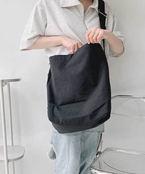 AS KNOW AS plus（アズノゥアズプラス）の「○キャンバスショルダーバッグ（ショルダーバッグ・レディース・アイボリー/ブラック/グリーン/グレー・FREE）」の2枚目の写真