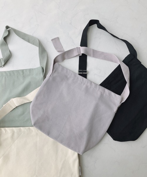 AS KNOW AS plus（アズノゥアズプラス）の「○キャンバスショルダーバッグ（ショルダーバッグ・レディース・アイボリー/ブラック/グリーン/グレー・FREE）」の10枚目の写真