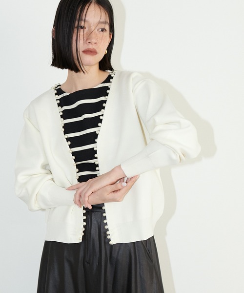 LARUTA(ラルータ)の「【LARUTA】BIGパールトリムポリニットカーディガン(カーディガン/ボレロ・レディース・ベージュ/ネイビー/オフホワイト/ブラック・FREE)」の5枚目の写真