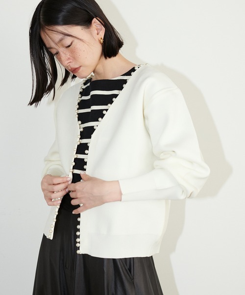 LARUTA(ラルータ)の「【LARUTA】BIGパールトリムポリニットカーディガン(カーディガン/ボレロ・レディース・ベージュ/ネイビー/オフホワイト/ブラック・FREE)」の6枚目の写真
